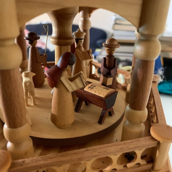 Handmade 4-Tier Christmas Pyramid Müller Kleinkunst Seiffen/Germany - Picture 3 of 9